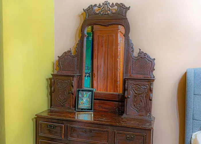 The Historical Cypriot House, Beautifully Renovated Traditional Stone House בית נופש *