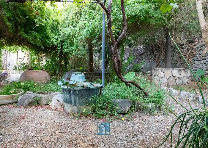 The Historical Cypriot House, Beautifully Renovated Traditional Stone House בית נופש Agios Ioannis Malountas